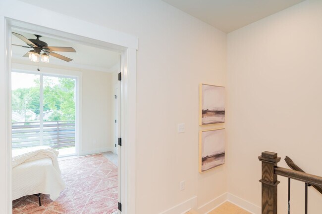 Building Photo - 2 Bedroom Townhome in Northshore Chattanooga