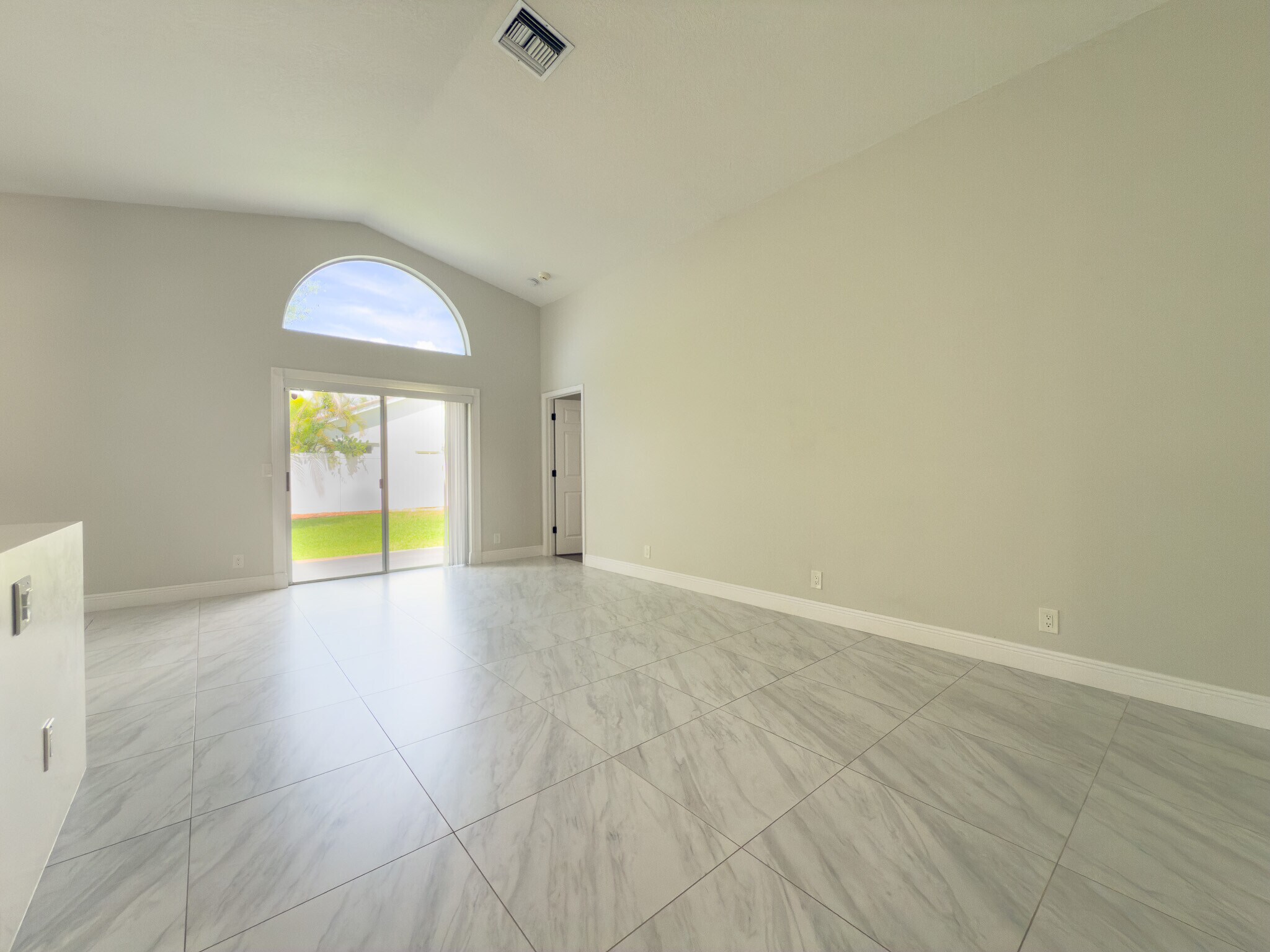 Building Photo - 12204 Sunset Point Cir