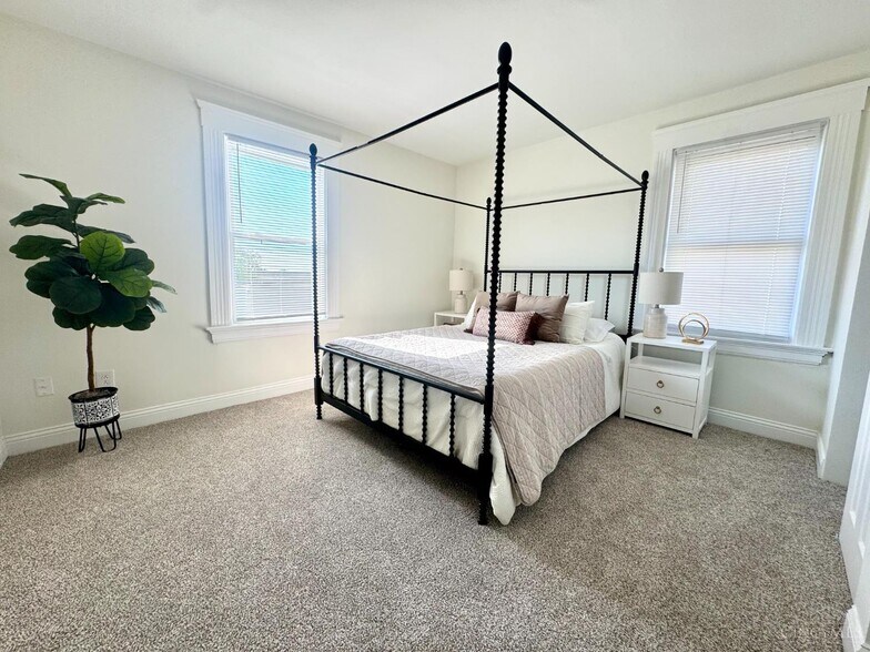 Building Photo - 1600 Brewster Ave