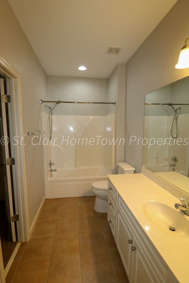 Building Photo - Desirable Community of Avalon