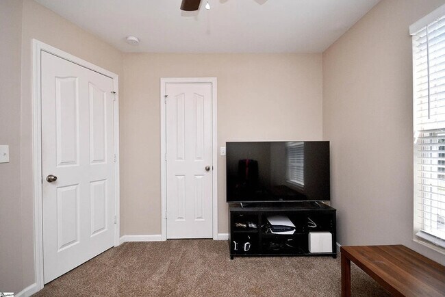 Building Photo - 4 Riverbed Dr