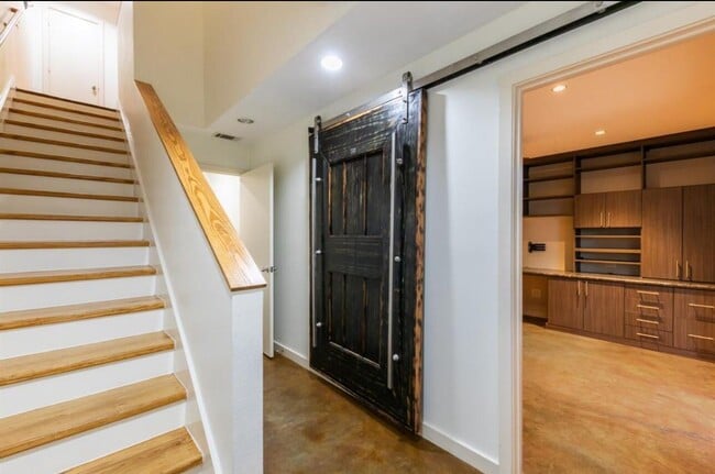 Building Photo - 5235 Blossom St