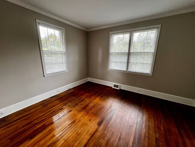 Building Photo - 3800 Overbrook Dr