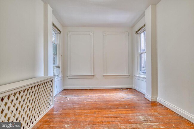 Building Photo - 210 Laurens St