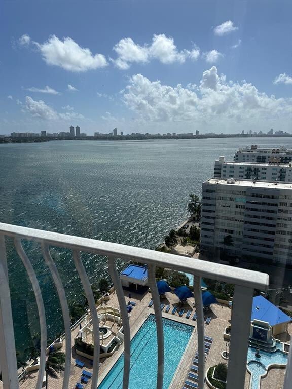 Building Photo - 7601 E Treasure Dr