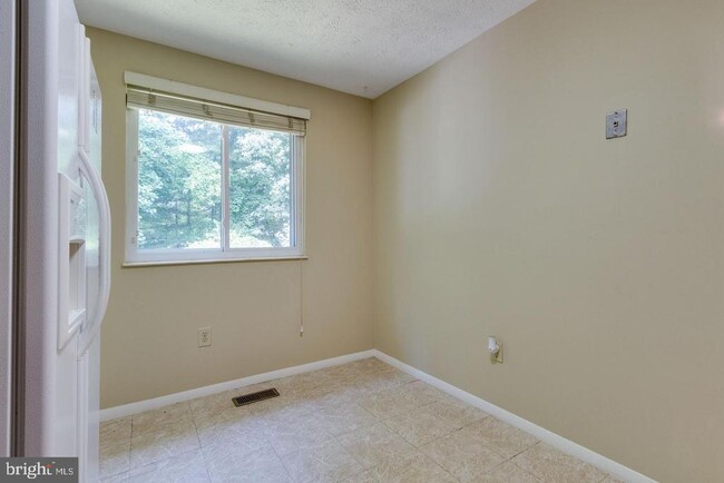 Building Photo - 8044 Steeple Chase Ct