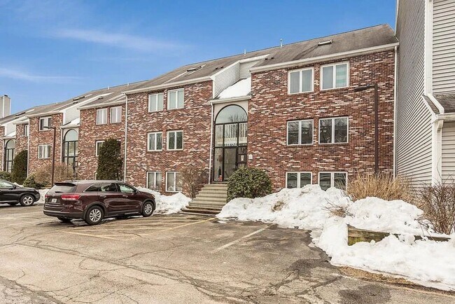 Building Photo - Charming 2BR Condo in South Weymouth