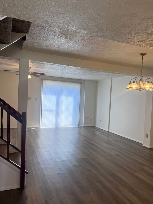 Building Photo - 1337 Vanasse Ct