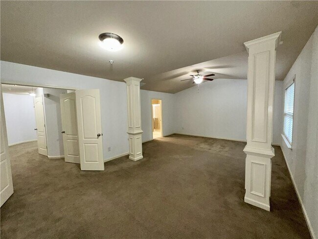 Building Photo - 2249 Knoxhill View