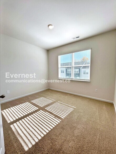 Building Photo - 813 Washington St