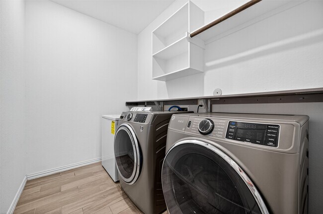 Building Photo - 4550 Shallow Ember Dr