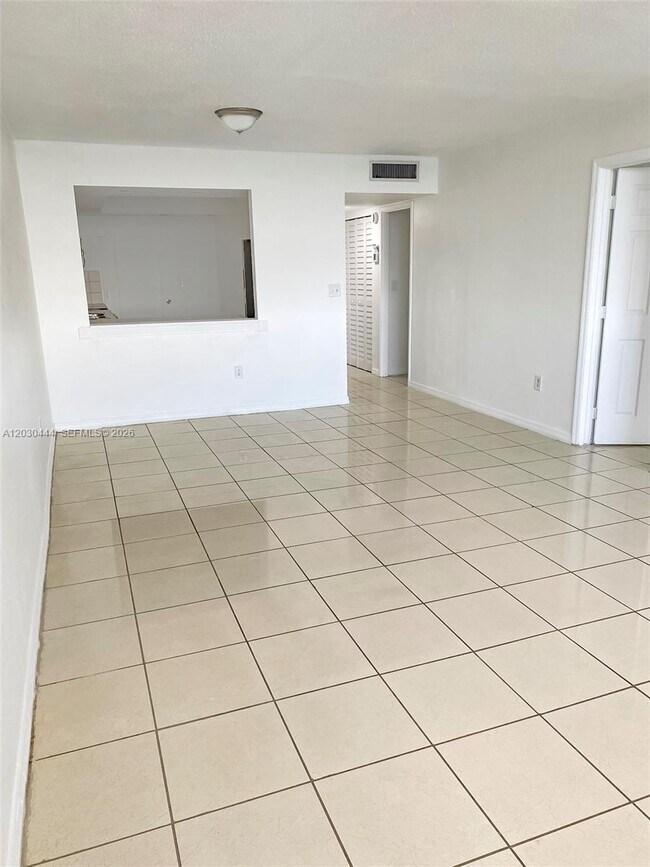 Building Photo - 1301 NE Miami Gardens Dr