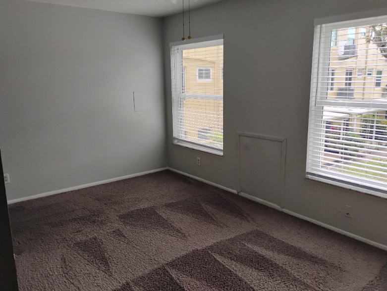 Building Photo - 2463 Brazilia Dr