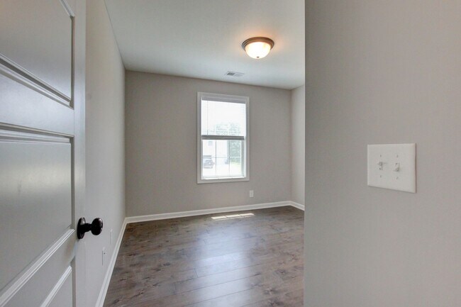 Building Photo - 1092 Barnhill Rd