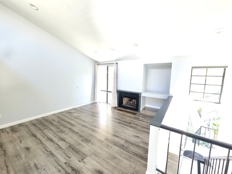 Building Photo - 11107 Arminta St
