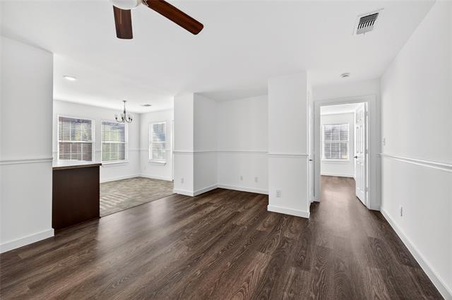 Building Photo - 704 E Sycamore St