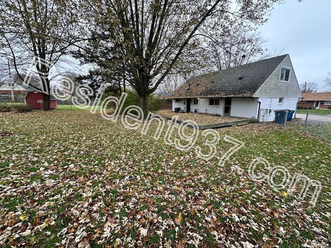 Building Photo - 4 Bed 2 Bath