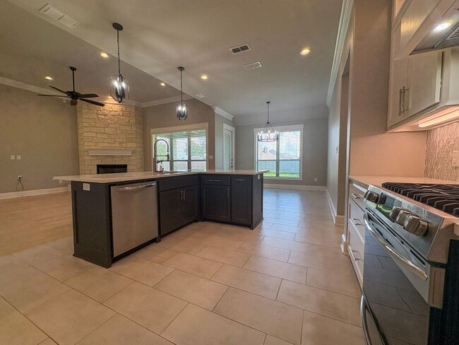 Building Photo - Available Now! Gorgeous 4 Bedroom 3 Bath i...