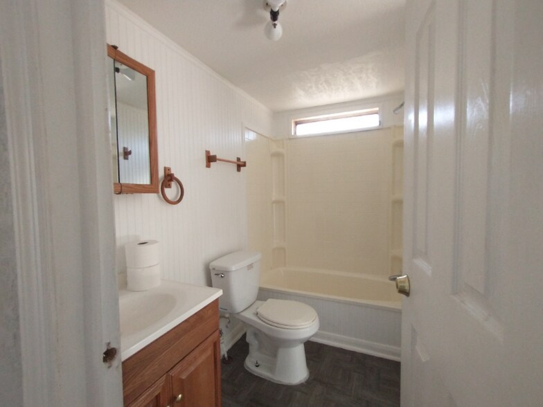 Building Photo - 5094 Red Barn Rd