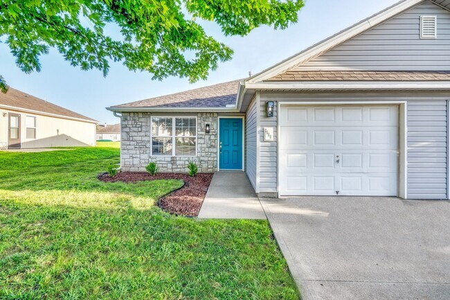 Primary Photo - Stylish Belton Townhome | 3 Beds, 2 Baths,...