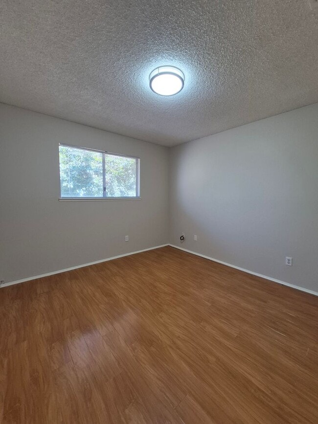 Building Photo - 7520 Blackthorne Way