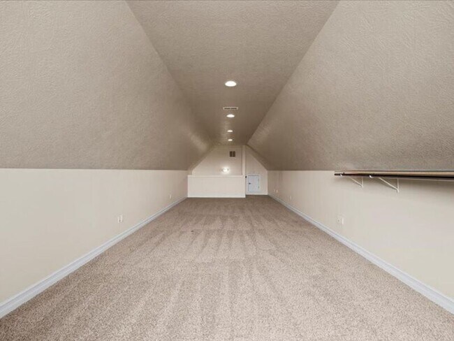 Building Photo - 2607 Stonecreek Dr