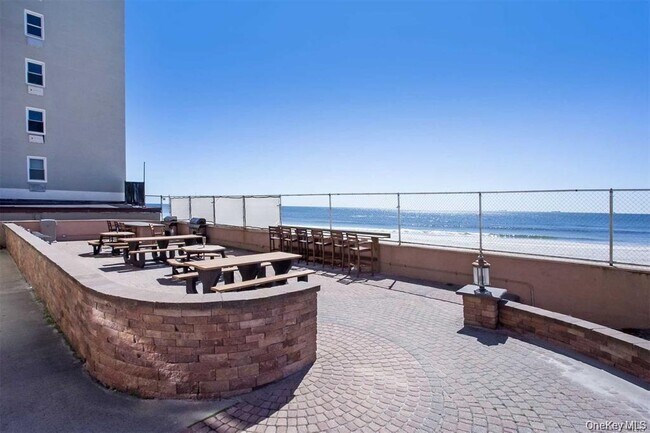 Building Photo - 830 Shore 2A