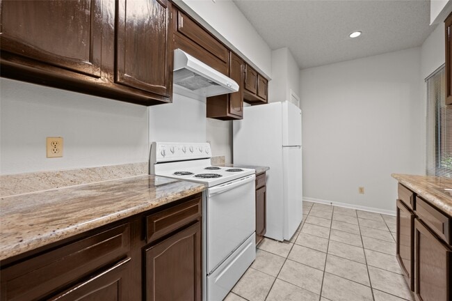 Building Photo - 5718 Val Verde St