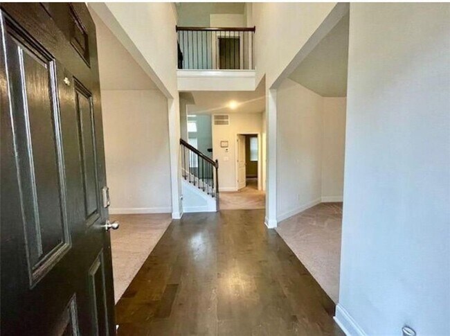 Building Photo - 181 Charolais Dr