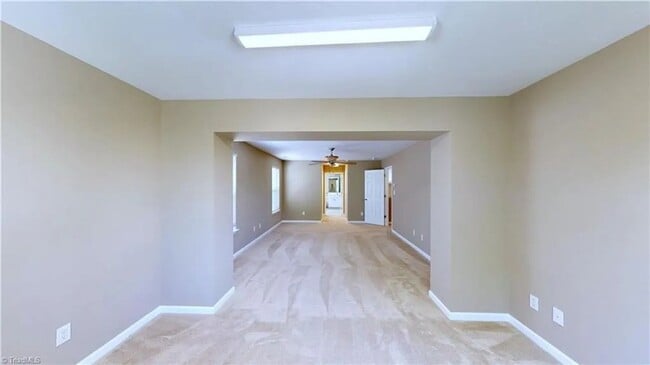 Building Photo - *** READY TO MOVE IN BY FIRST WEEK OF MAY***