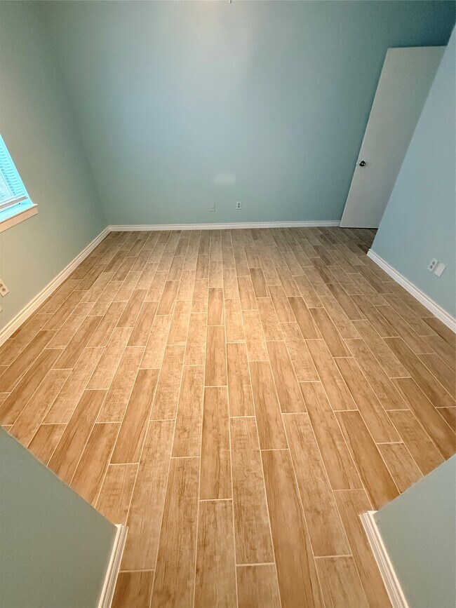Building Photo - 5107 Avenue Q