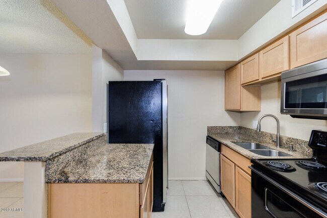 Building Photo - 4410 N Longview Ave