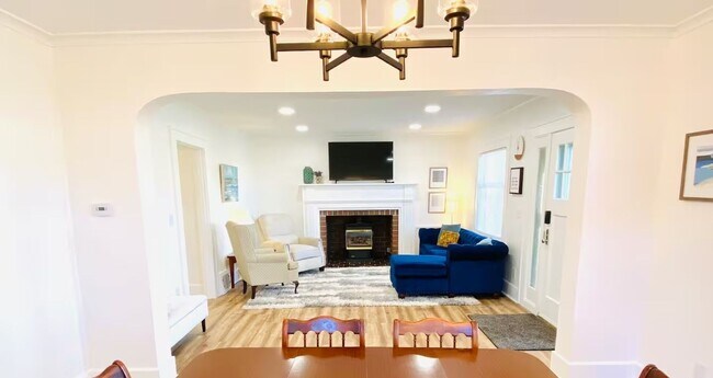 Building Photo - Beautiful Historic Home on Front Street in Lynden