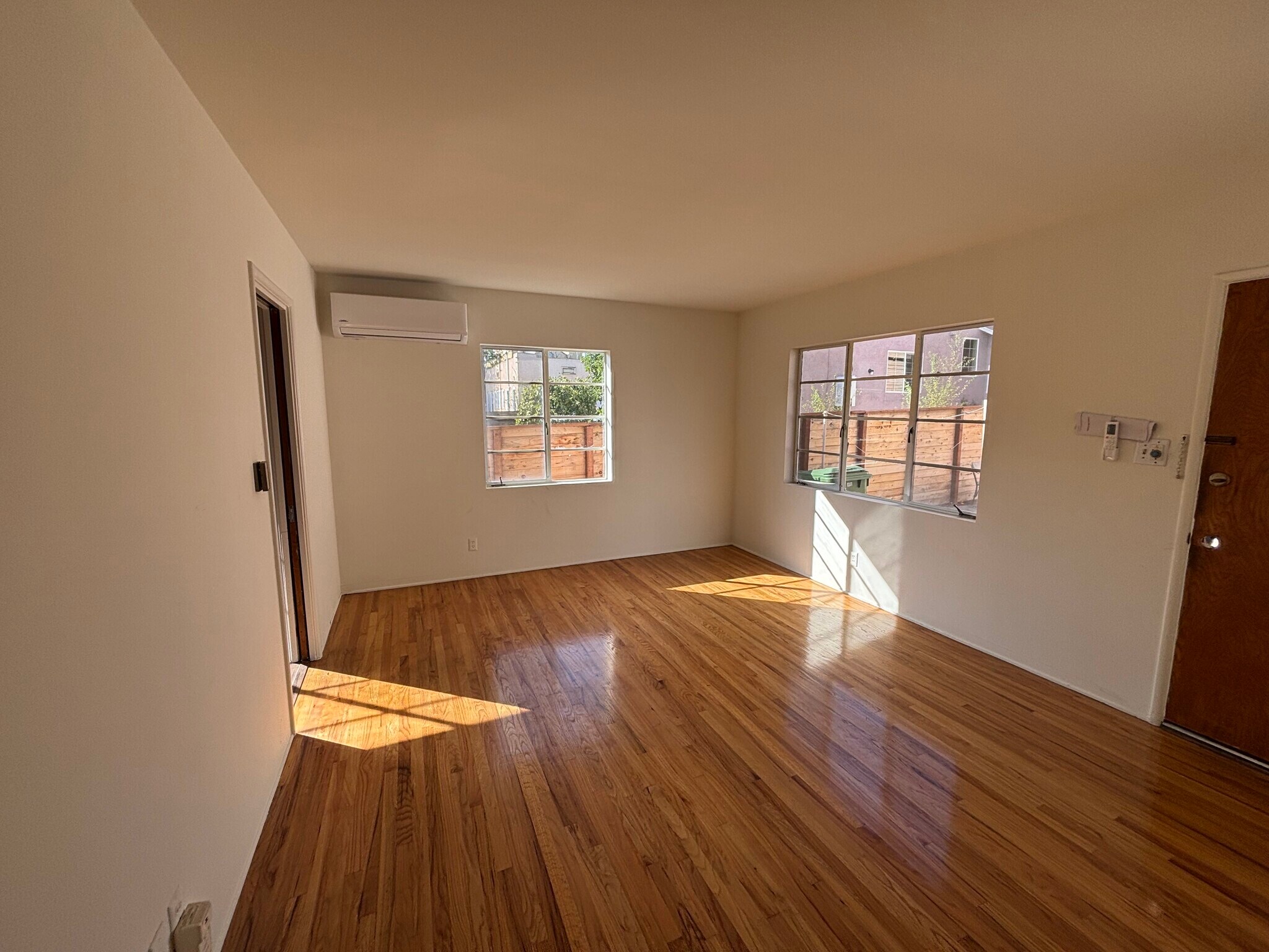 Building Photo - 4616 Kingswell Ave