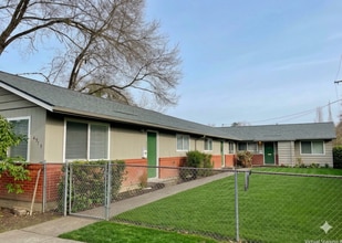 Building Photo - MANF01