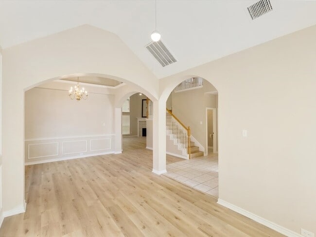 Building Photo - 1622 Stratford Dr