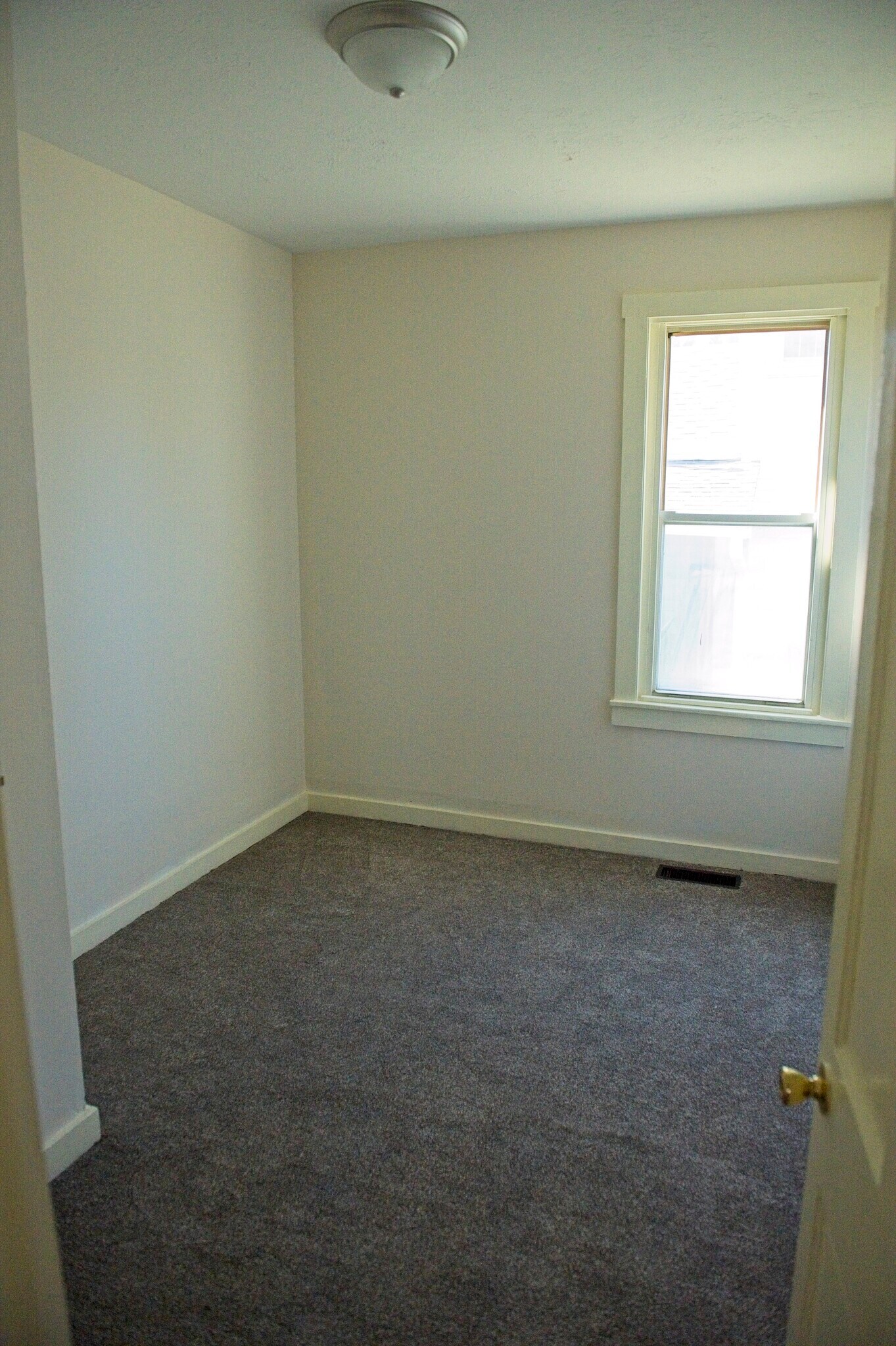 Building Photo - 1387 Central Ave