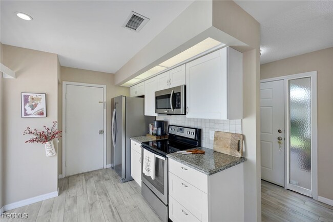 Building Photo - 14871 Crescent Cove Dr