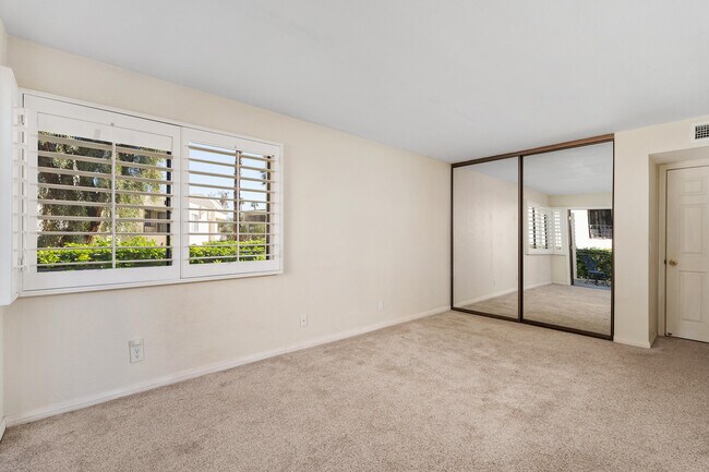 Building Photo - 73322 Shadow Mountain Dr