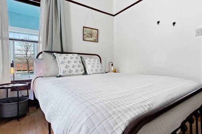 Building Photo - 100 W Main St