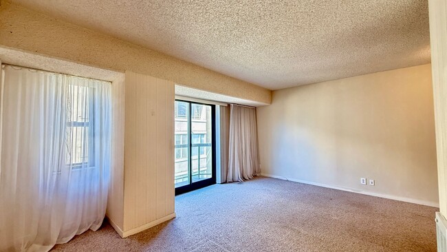 Building Photo - Comfortable Studio Living with Balcony, Parking & Storage at Daniel Burnham Court
