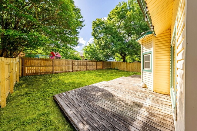 Building Photo - Spacious 4-Bedroom Rental in Autumn Ridge ...