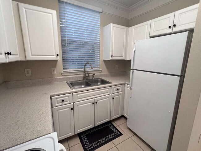 Building Photo - 2 Bed, 2 Bath Condo at amenity-rich The Me...