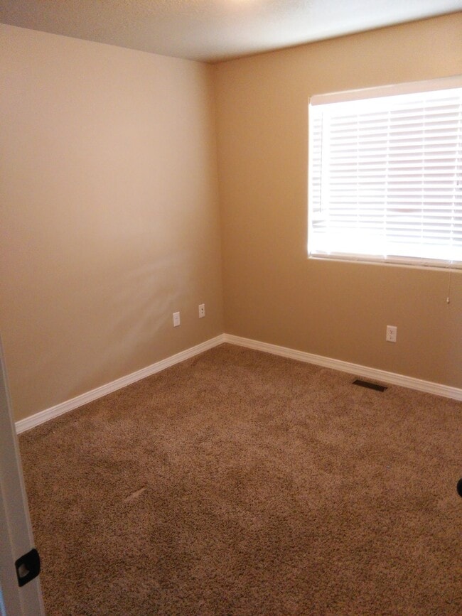 Building Photo - **Move-In Discount** 3 Bedroom, 2.5 Bathro...