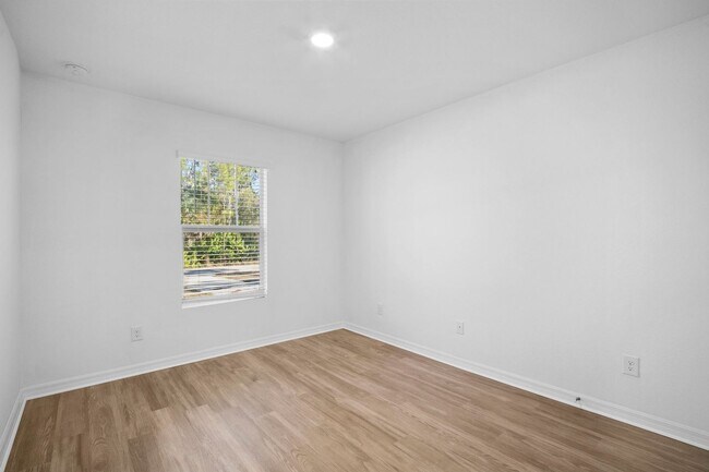 Building Photo - 341-343 Reeves St