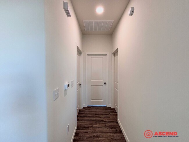 Building Photo - 6012 Curvy Hills Dr