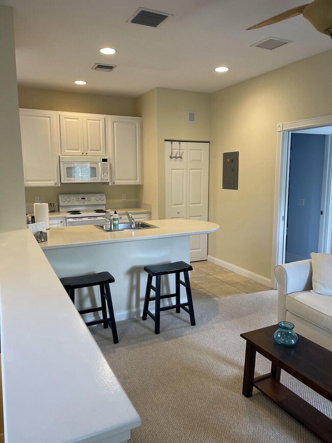 Building Photo - 1833 Dakota Dr