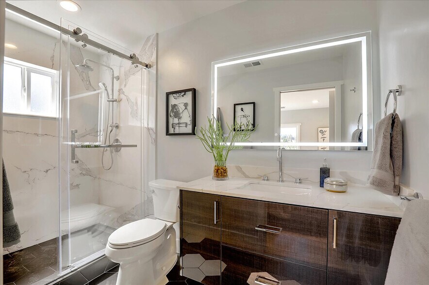 Building Photo - 914 Everett Ave