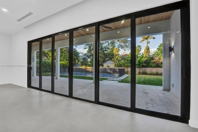 Building Photo - 6401 SW 84th St