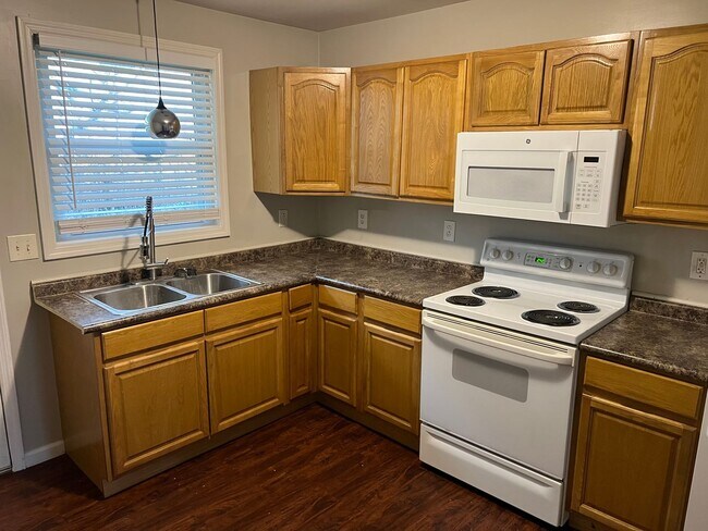 Building Photo - 1 bedroom/ downtown
